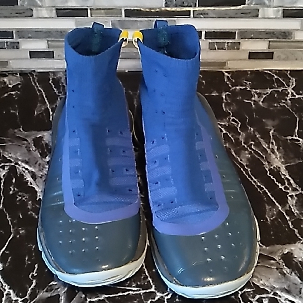 Under Armour 4.5Y GS Curry basketball